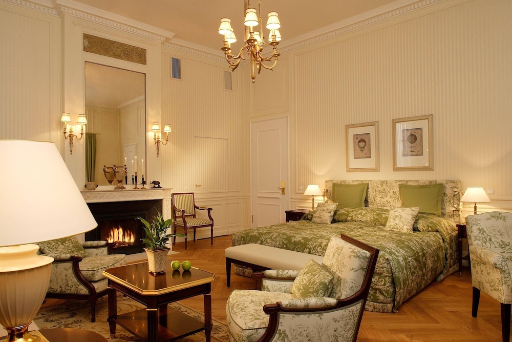 Grand Room, 1 King Bed