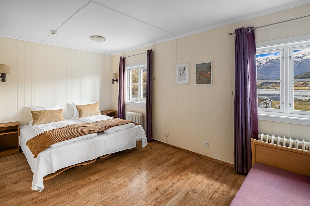 Comfort Triple Room, 1 Bedroom, Mountain View photo 2