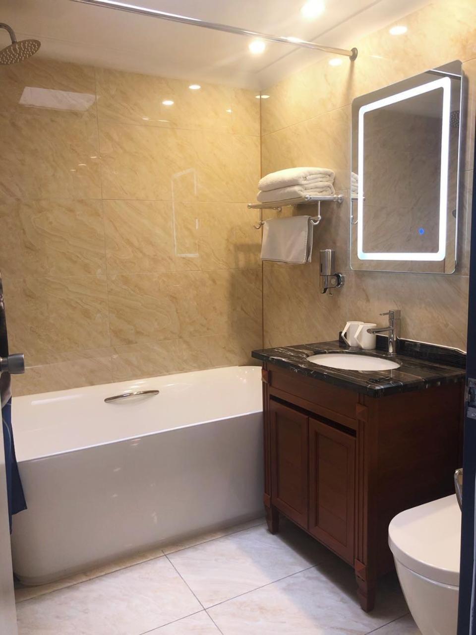 Deluxe Double Room With Bath photo 2