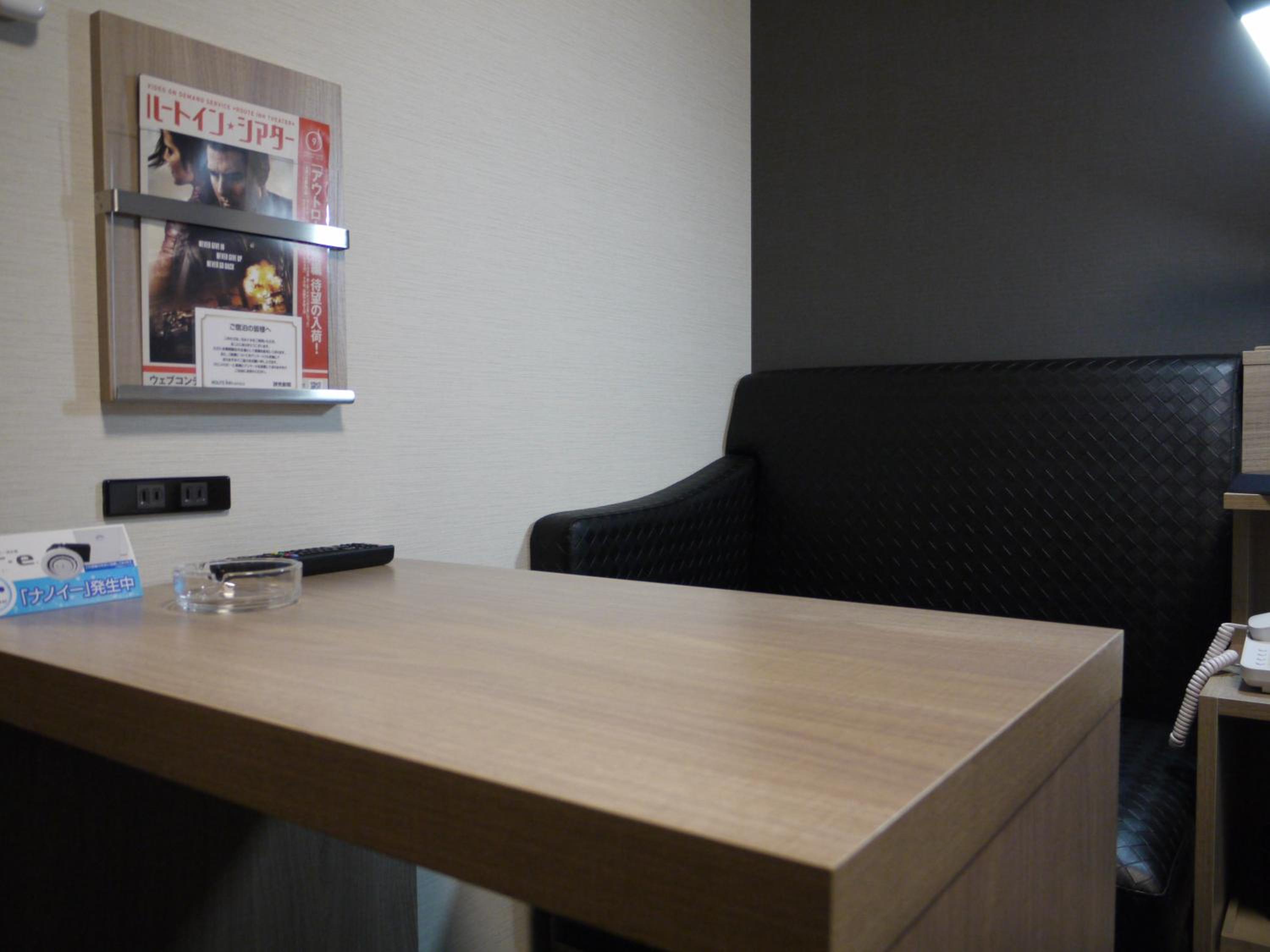 Small Double Room - Smoking - Photo 8