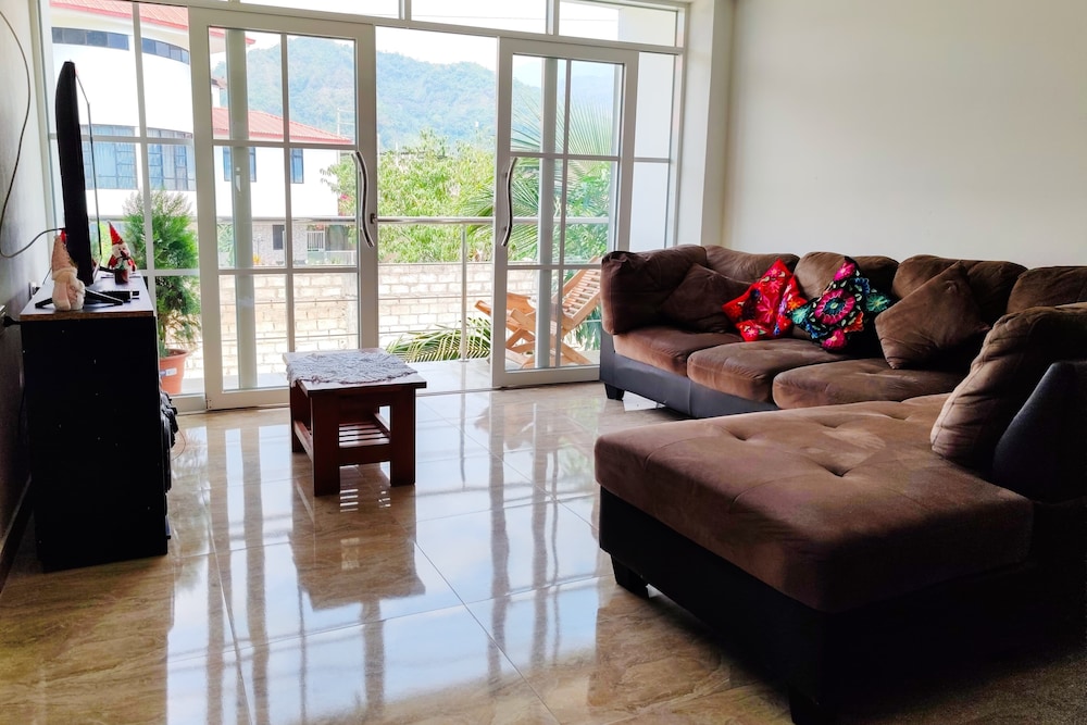 Family Apartment, 4 Bedrooms, Balcony, Mountain View