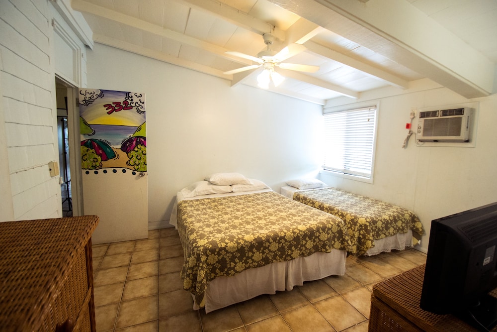 Interior Room, 2 Beds, Private Bath photo 1