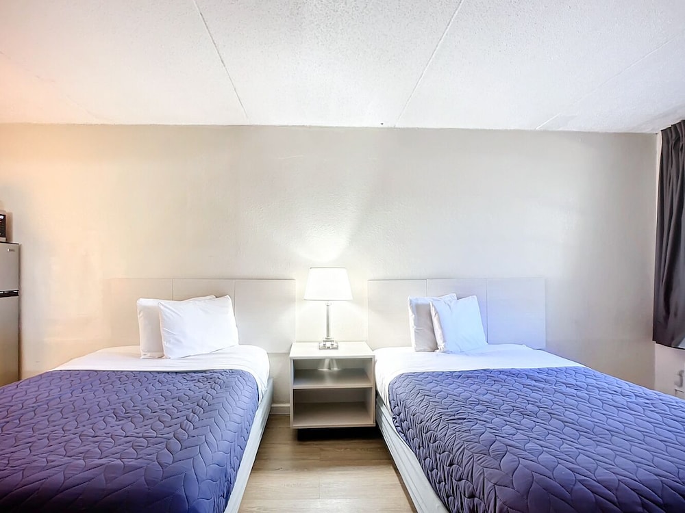 Room, 2 Queen Beds, Non Smoking photo 1