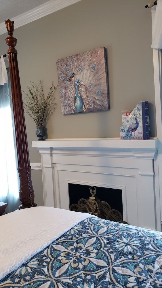 The Blue Room (Shared Bath) photo 3