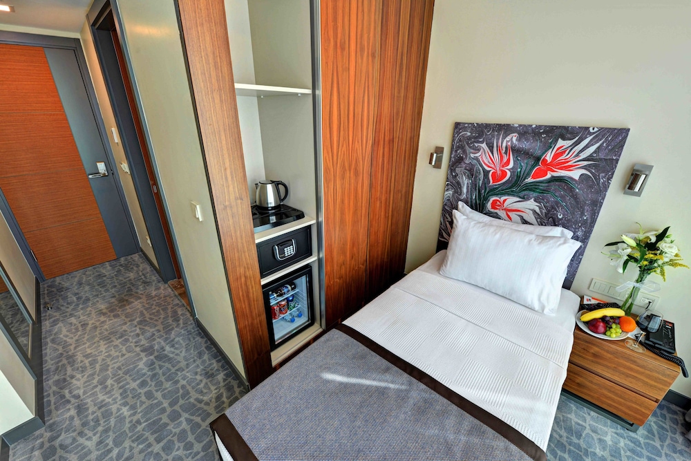 Economy Double Or Twin Room photo 3