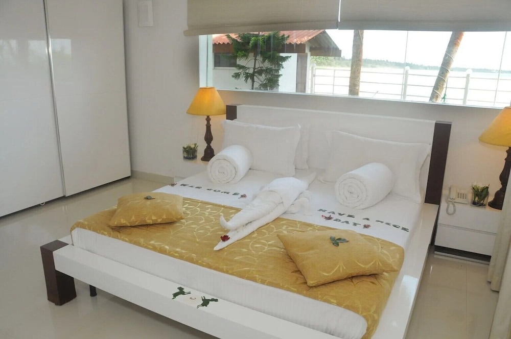 Economy Double Room, Sea View photo 2