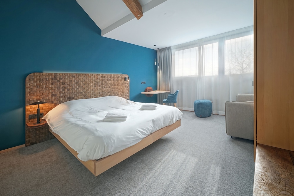 Standard Suite, Private Bathroom