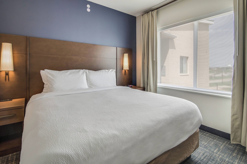 Suite, 1 Bedroom - Photo 2