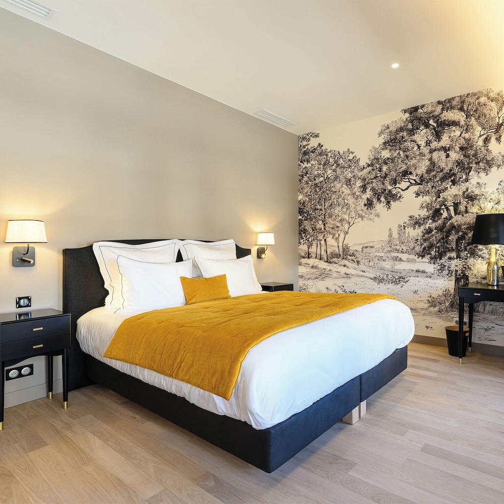 Family Suite, Kitchen, Courtyard View photo 1