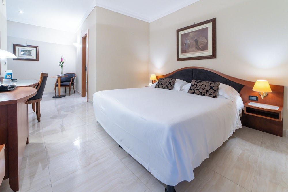 Deluxe Double Room - Photo 1