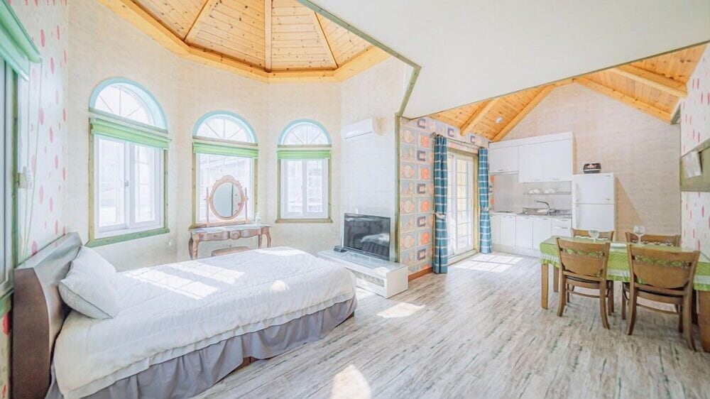 Room (Sunflower) photo 1