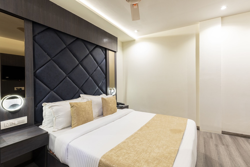 Deluxe Room - Photo 7