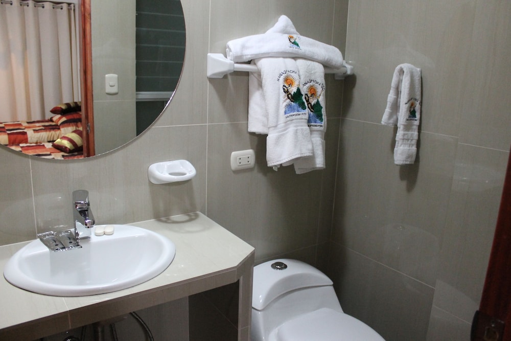 Twin Room, 2 Twin Beds, Private Bathroom photo 3