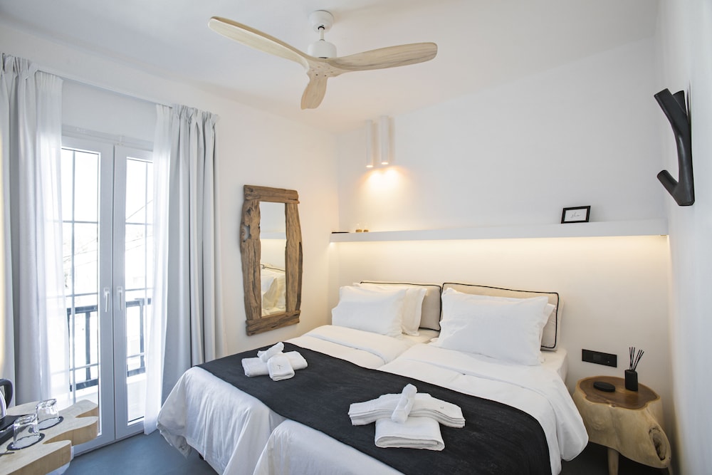 She Mykonos No1 photo 3