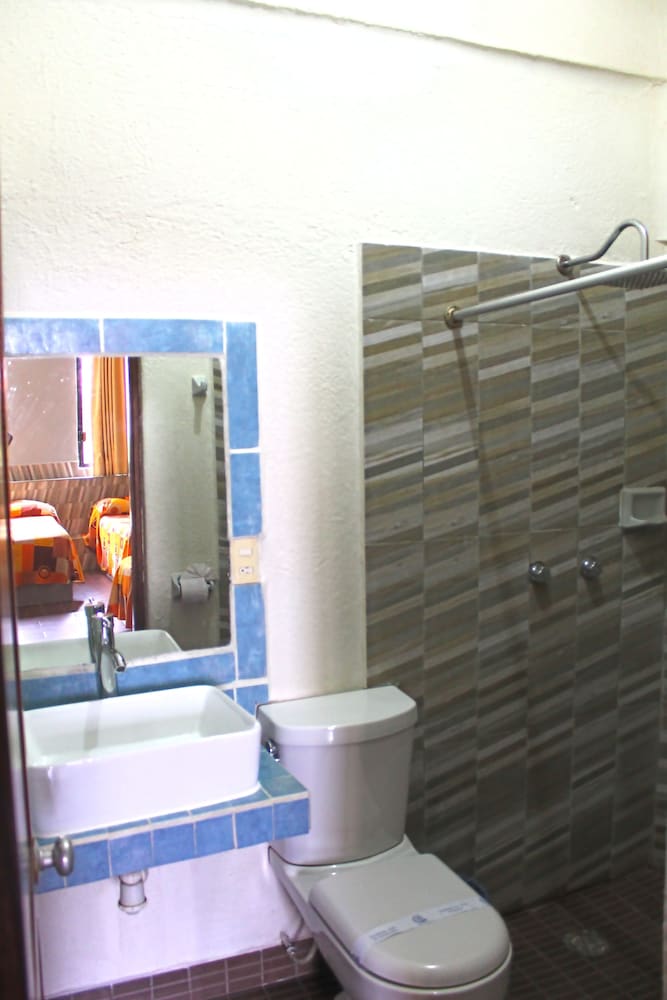 Family Triple Room, Multiple Bedrooms, Smoking, Private Bathroom photo 2