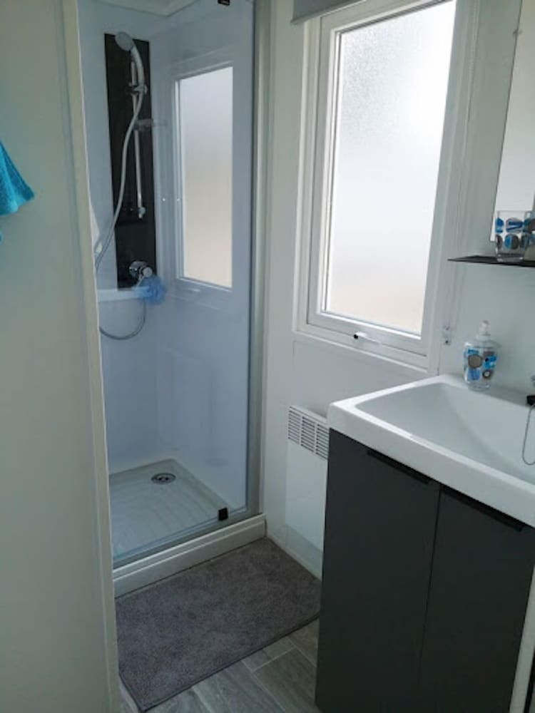 Family Mobile Home, 2 Bedrooms (4-6 people) photo 2