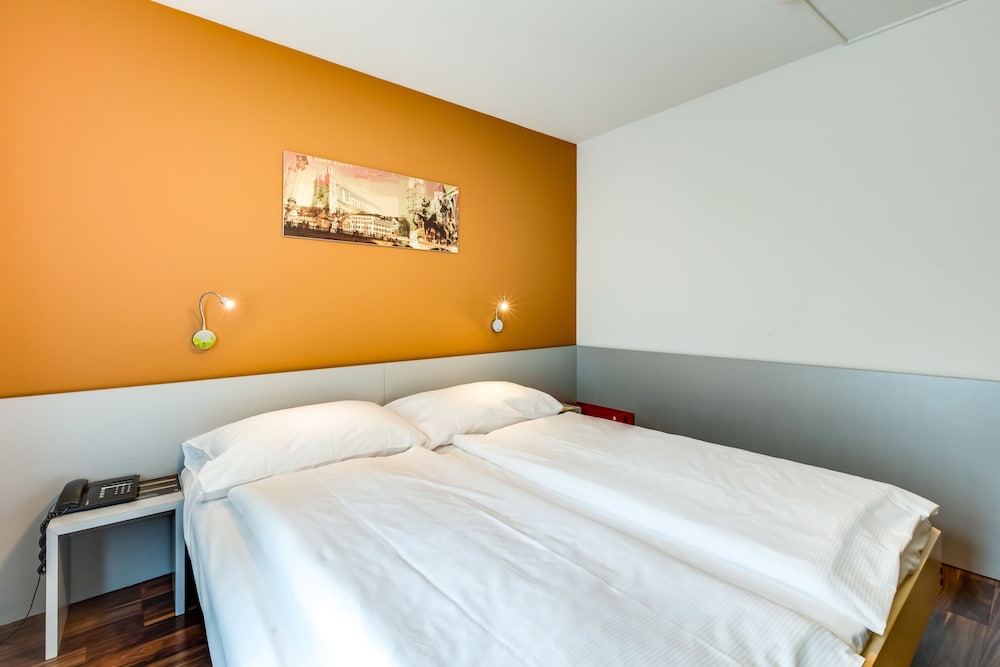 Economy Double Room - Photo 14