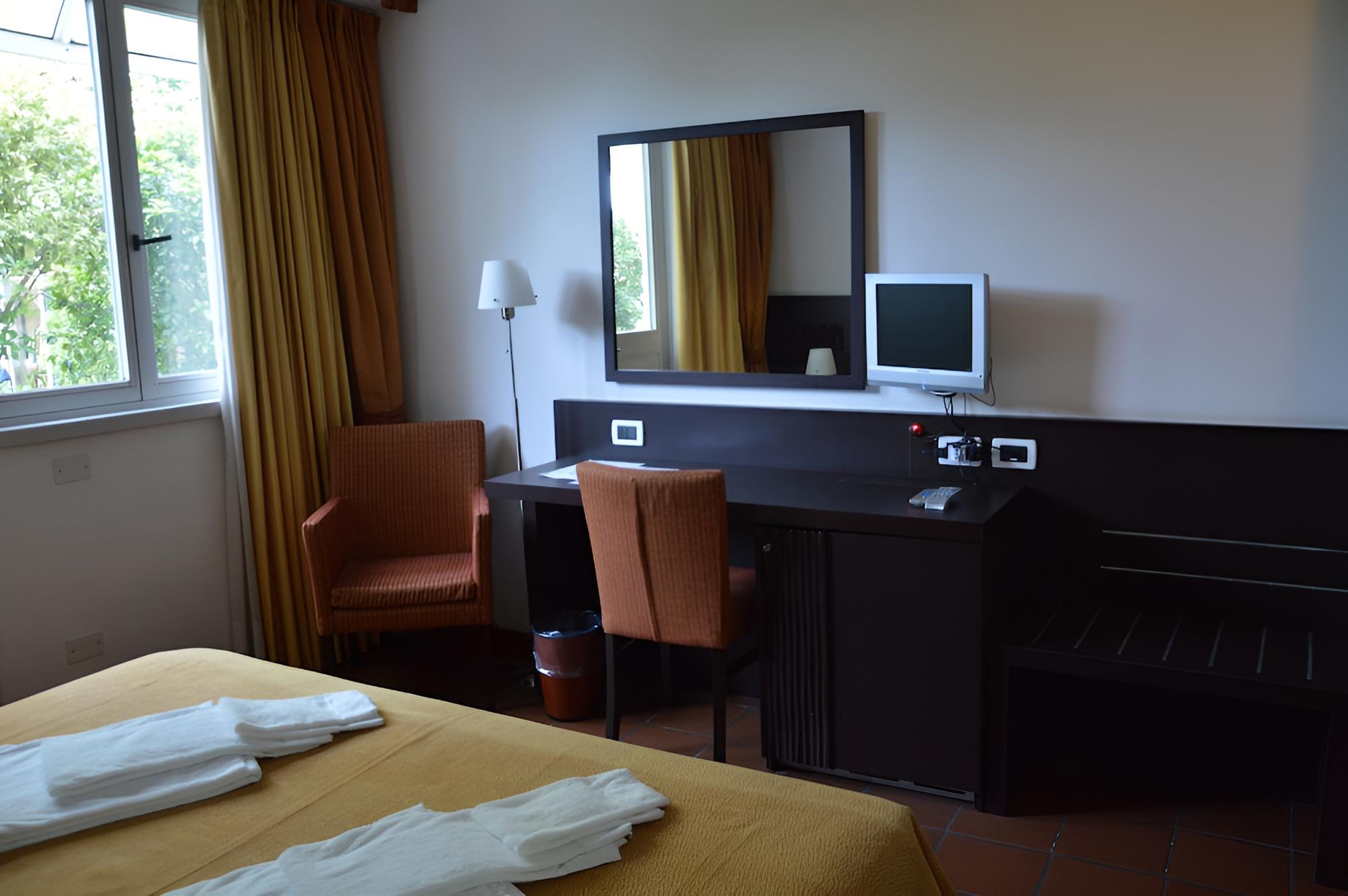 Double or Twin Room photo 3
