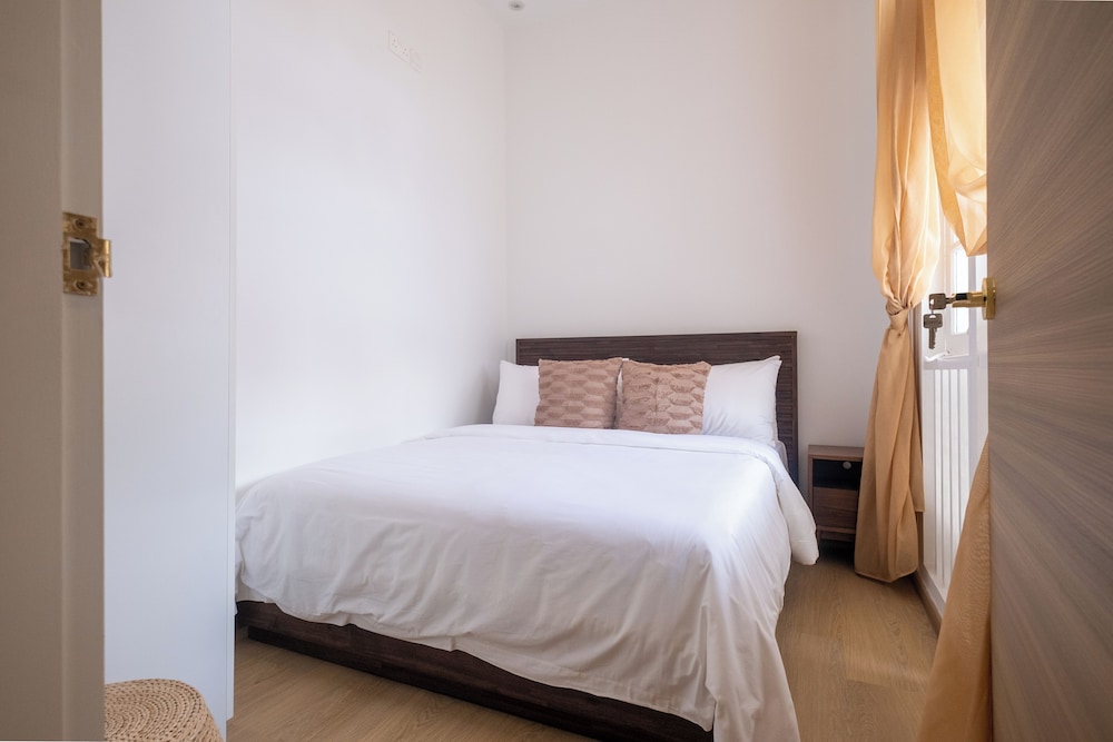 One Bedroom Bugis Street photo 1