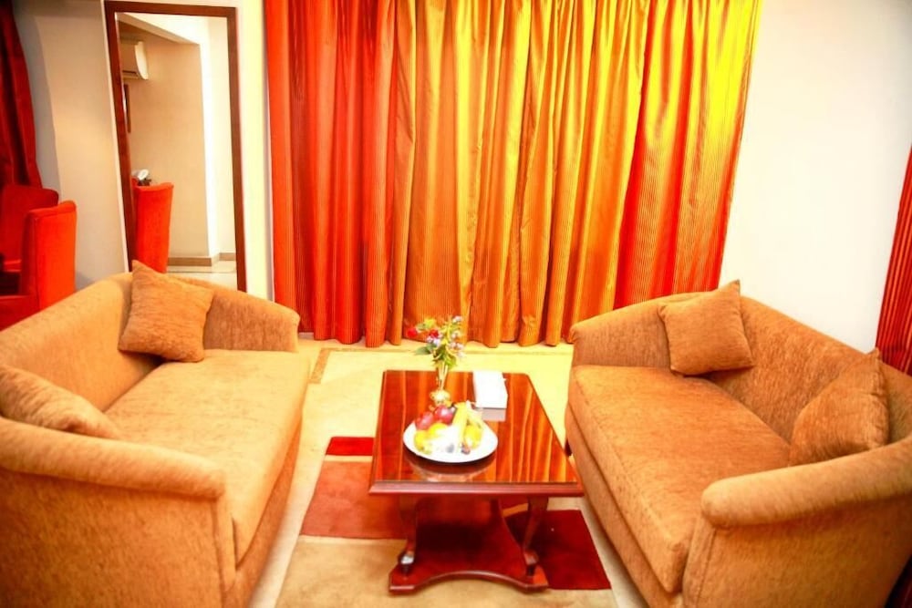 Suite, River View - Photo 4