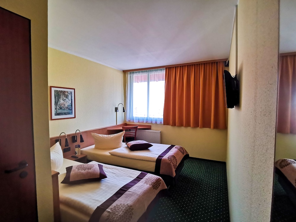 Double or Twin Room - Photo 2