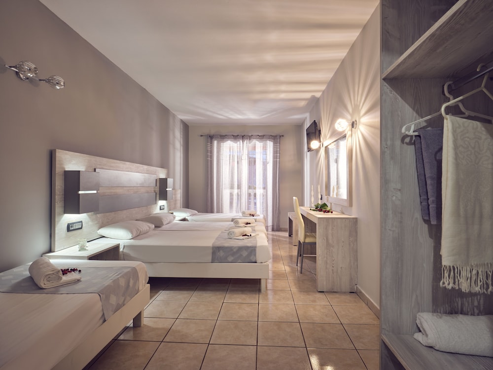Classic Quadruple Room
