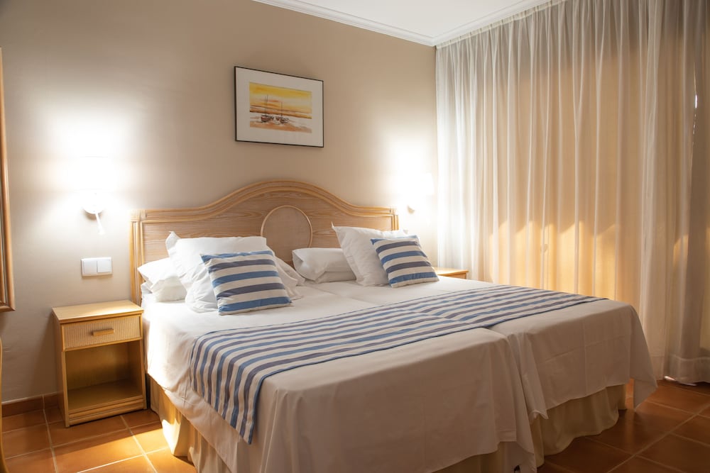 Standard Double Room, 2 Twin Beds - Photo 4
