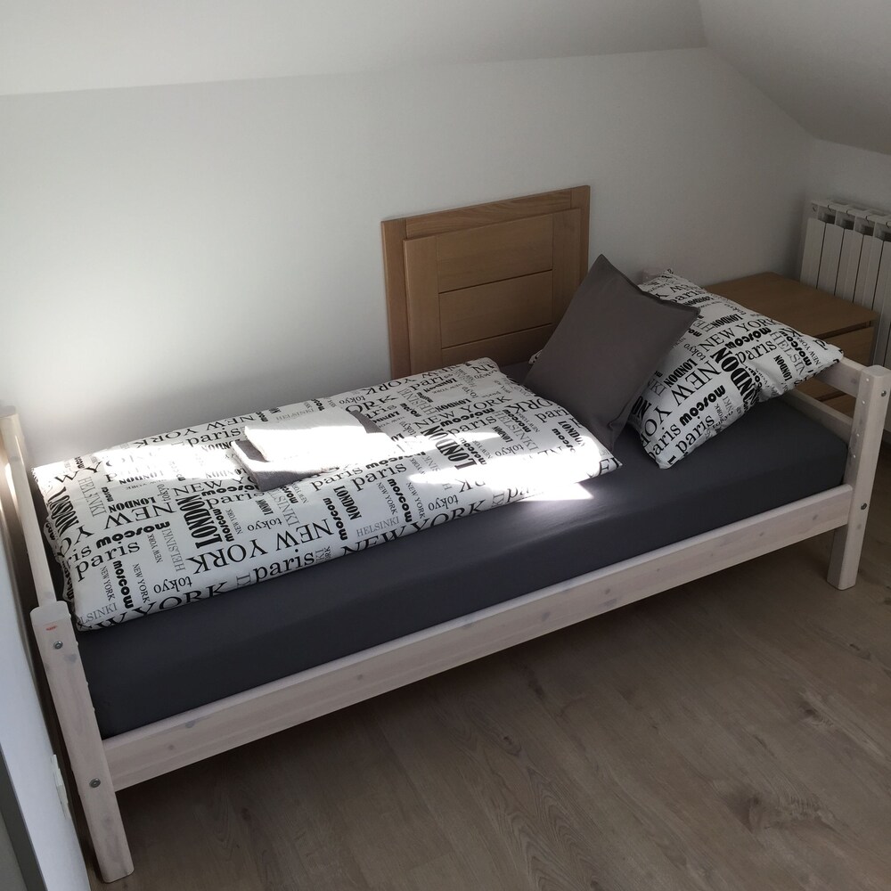 Room (2)