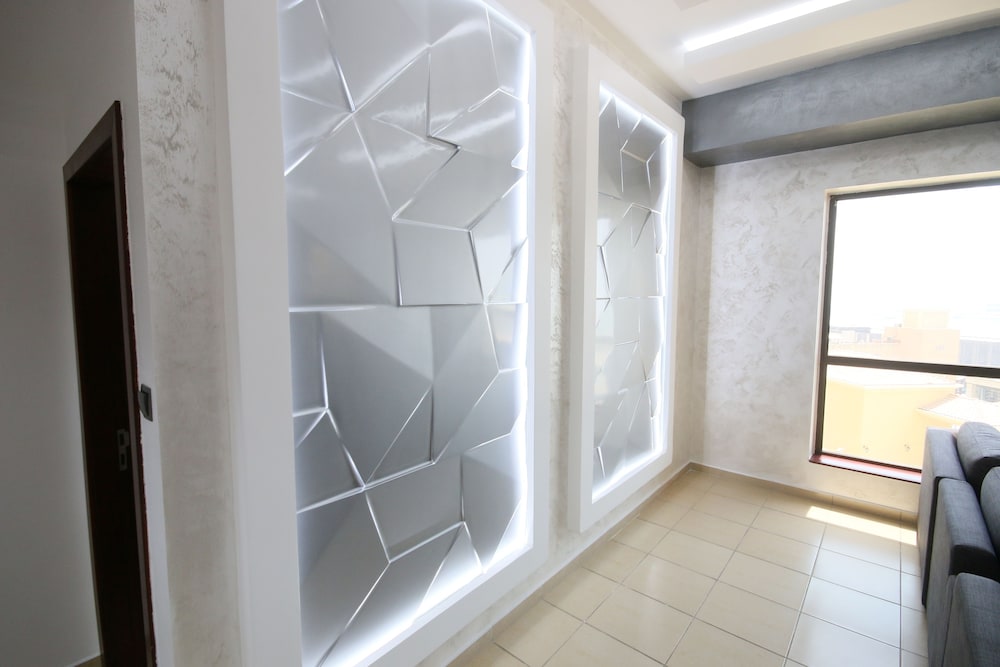 Grand Apartment, 5 Bedrooms, Beach View photo 3