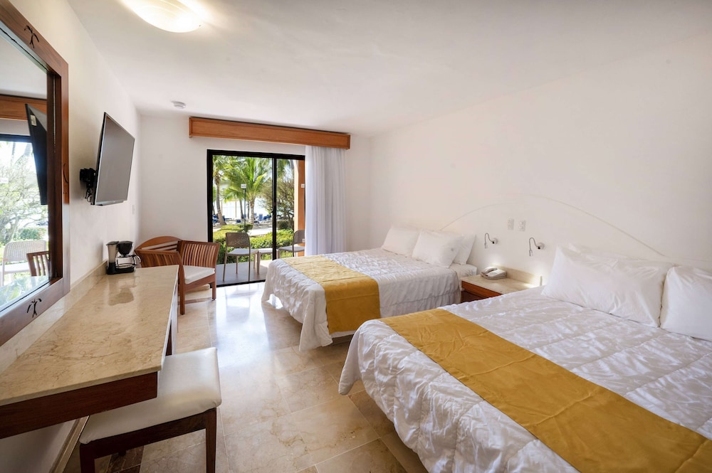 Superior Garden, 2 Queen Beds, Non-Smoking