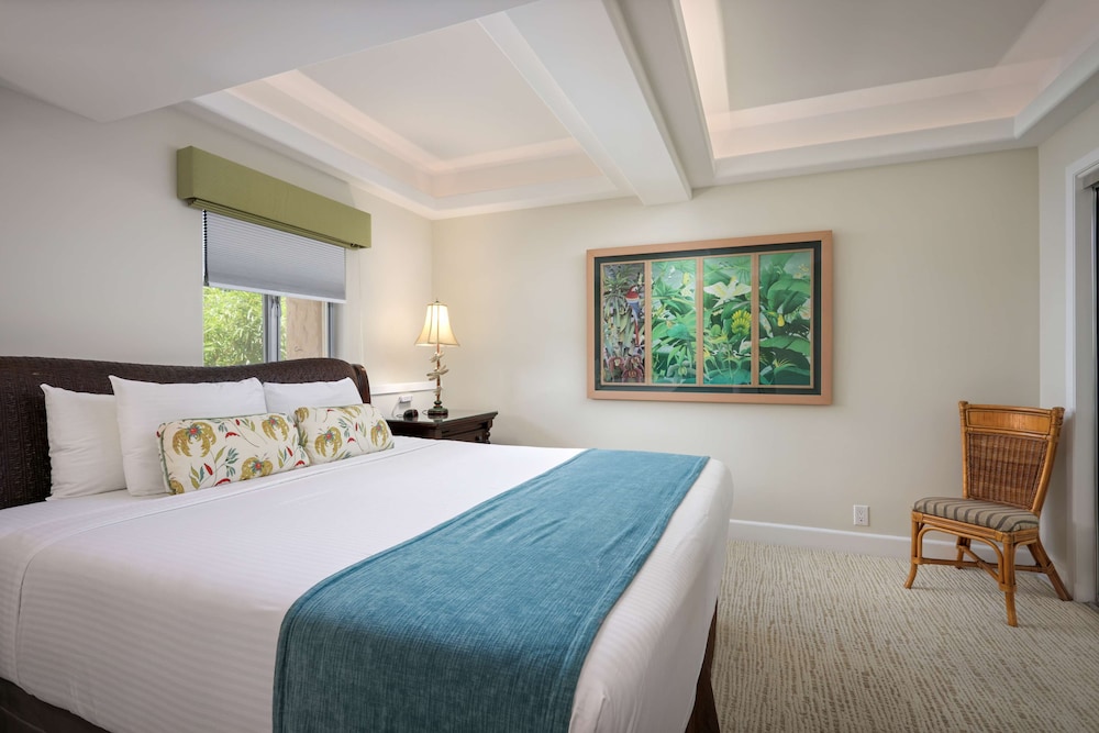 Premium Studio (Oceanside, Full Kitchen) - Photo 2