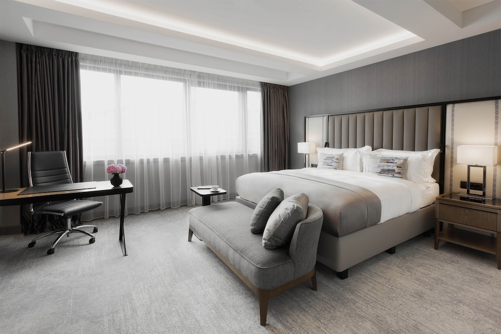 Room, 1 King Bed, Mountain View (Cosy Top Floor) - Photo 2