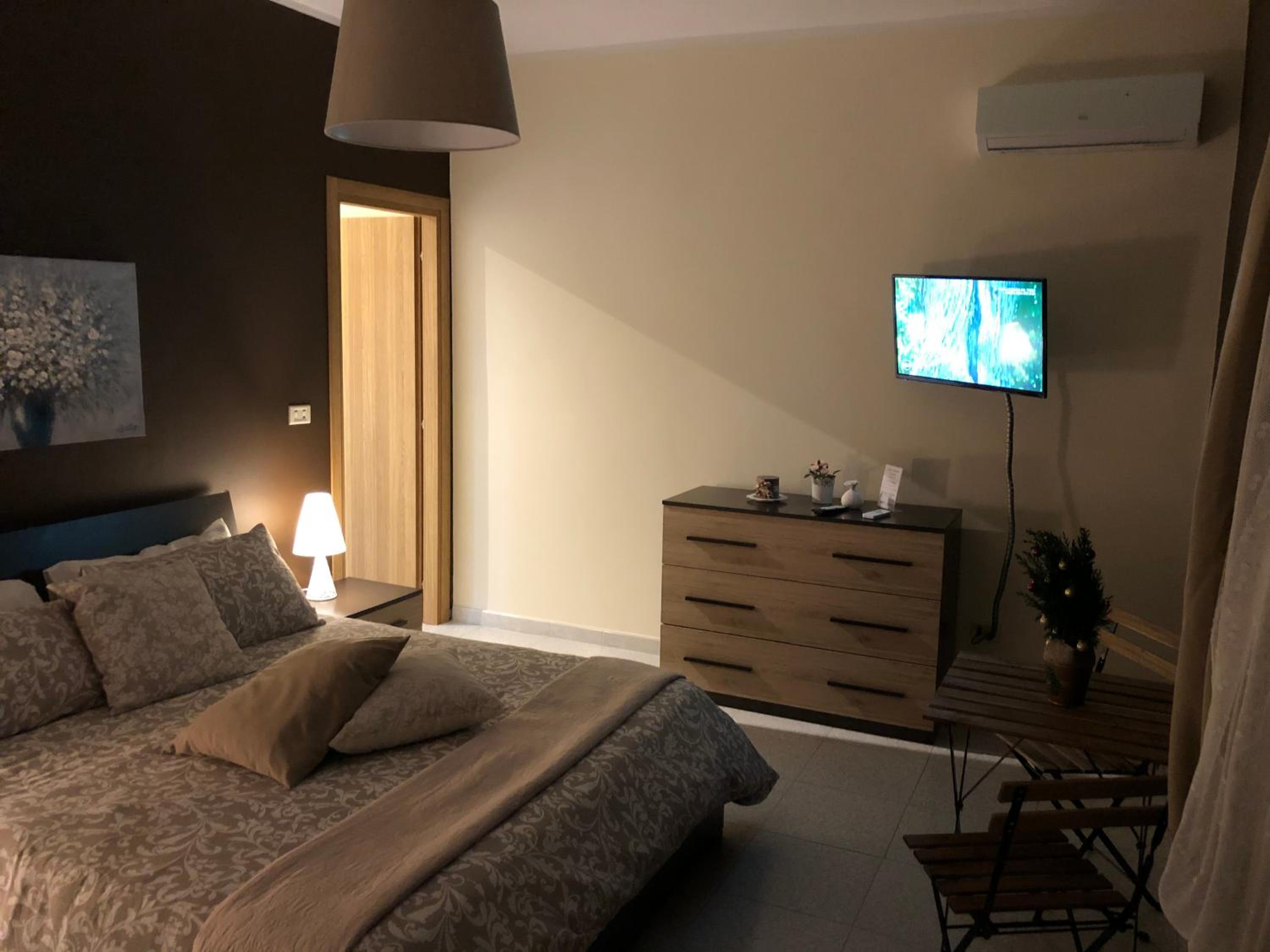 Double Room with Private Bathroom - Photo 3