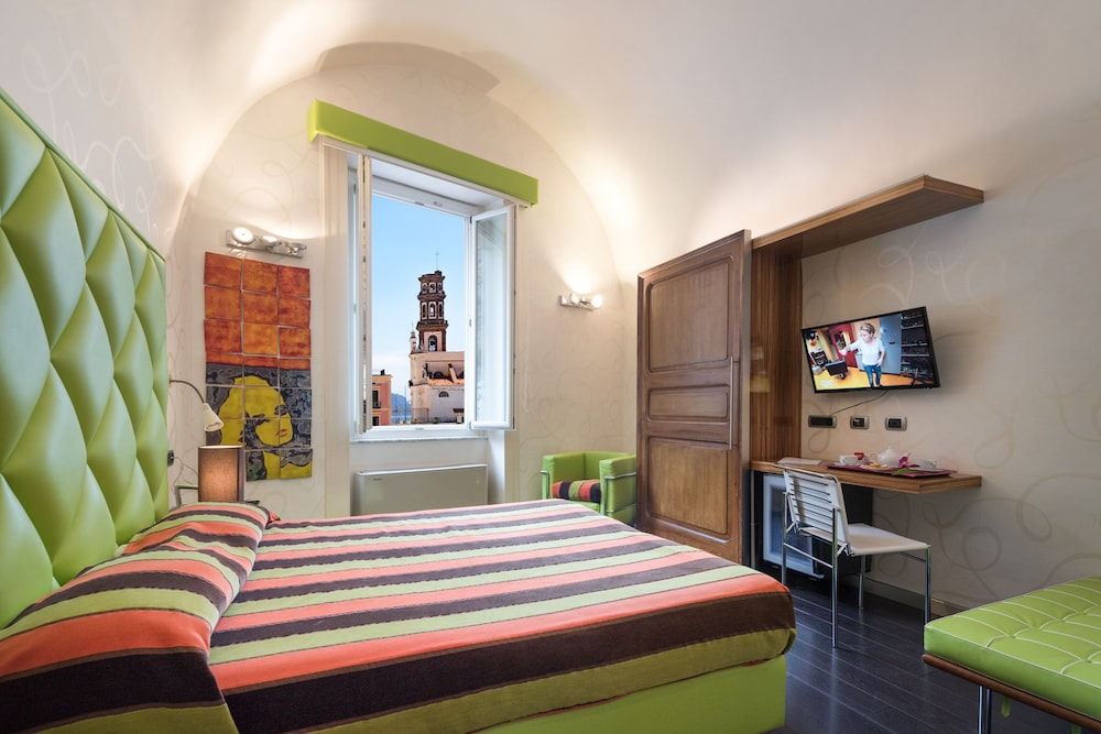 Classic Double Room, Jetted Tub, Partial Sea View - Photo 12