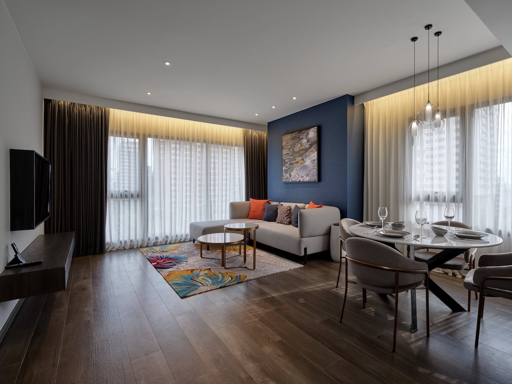 Suite, 2 Bedrooms, Corner