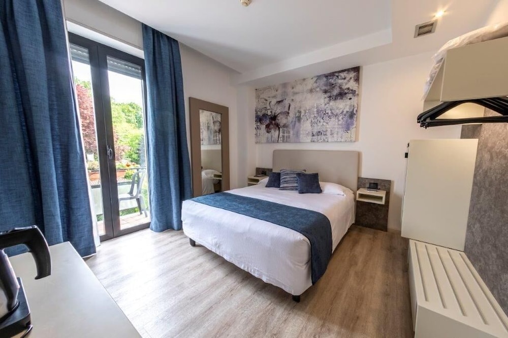 Double Room - Photo 2