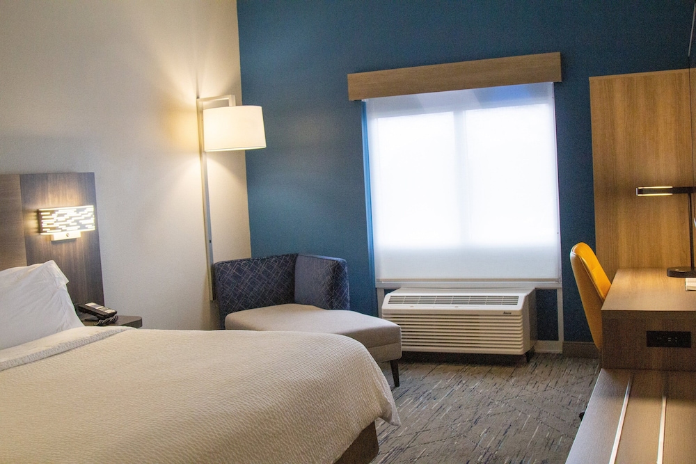 Standard Room, 1 King Bed - Photo 2