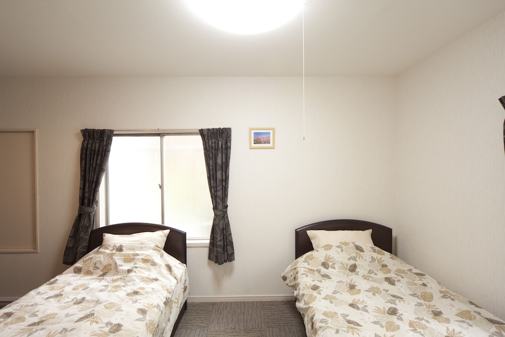 Twin Room, Main Building, Non Smoking photo 2