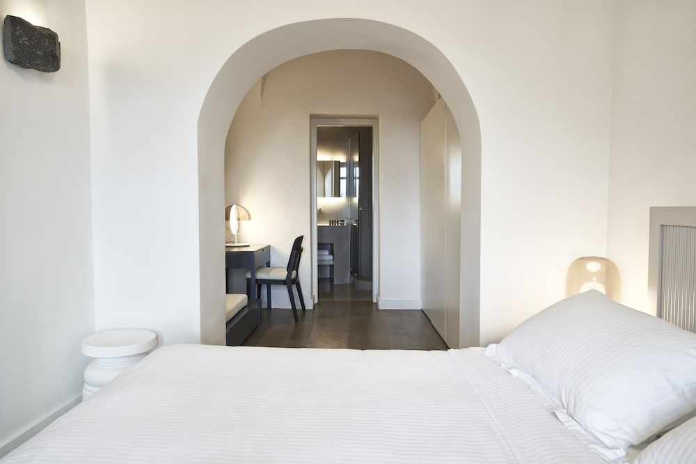Suite, Jetted Tub, Sea View - Photo 12