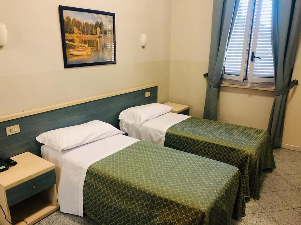 Classic Double or Twin Room photo 2