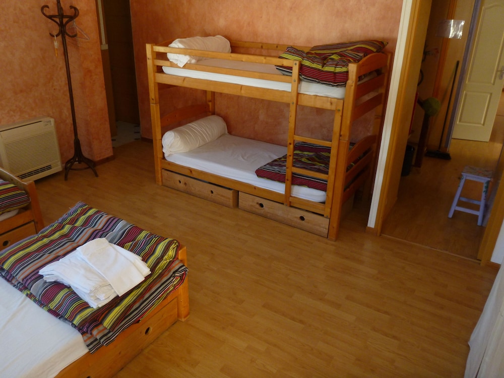 1 Single Bed In Shared Dormitory (6 People Maximum) photo 2