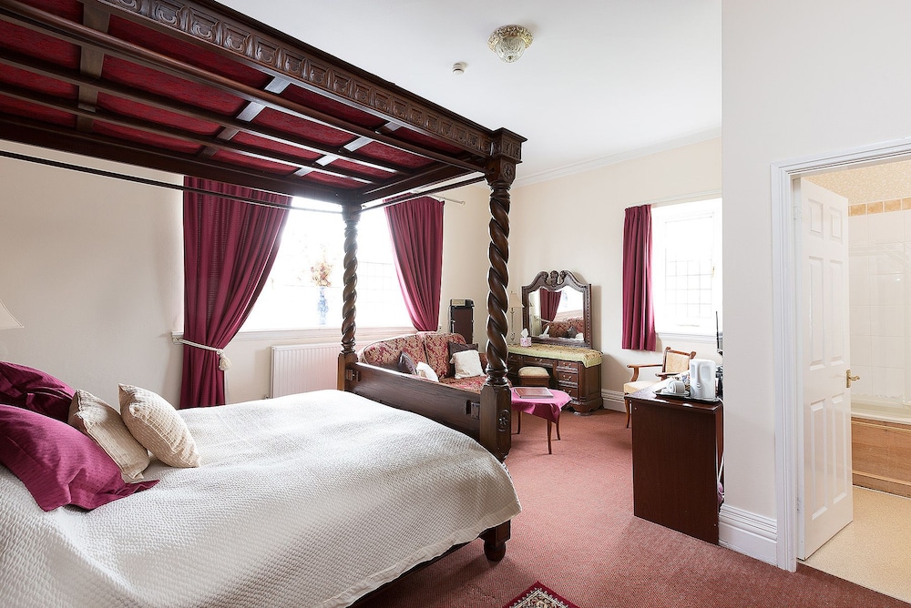 Deluxe Room, 1 King Bed, City View (Four Poster) photo 2