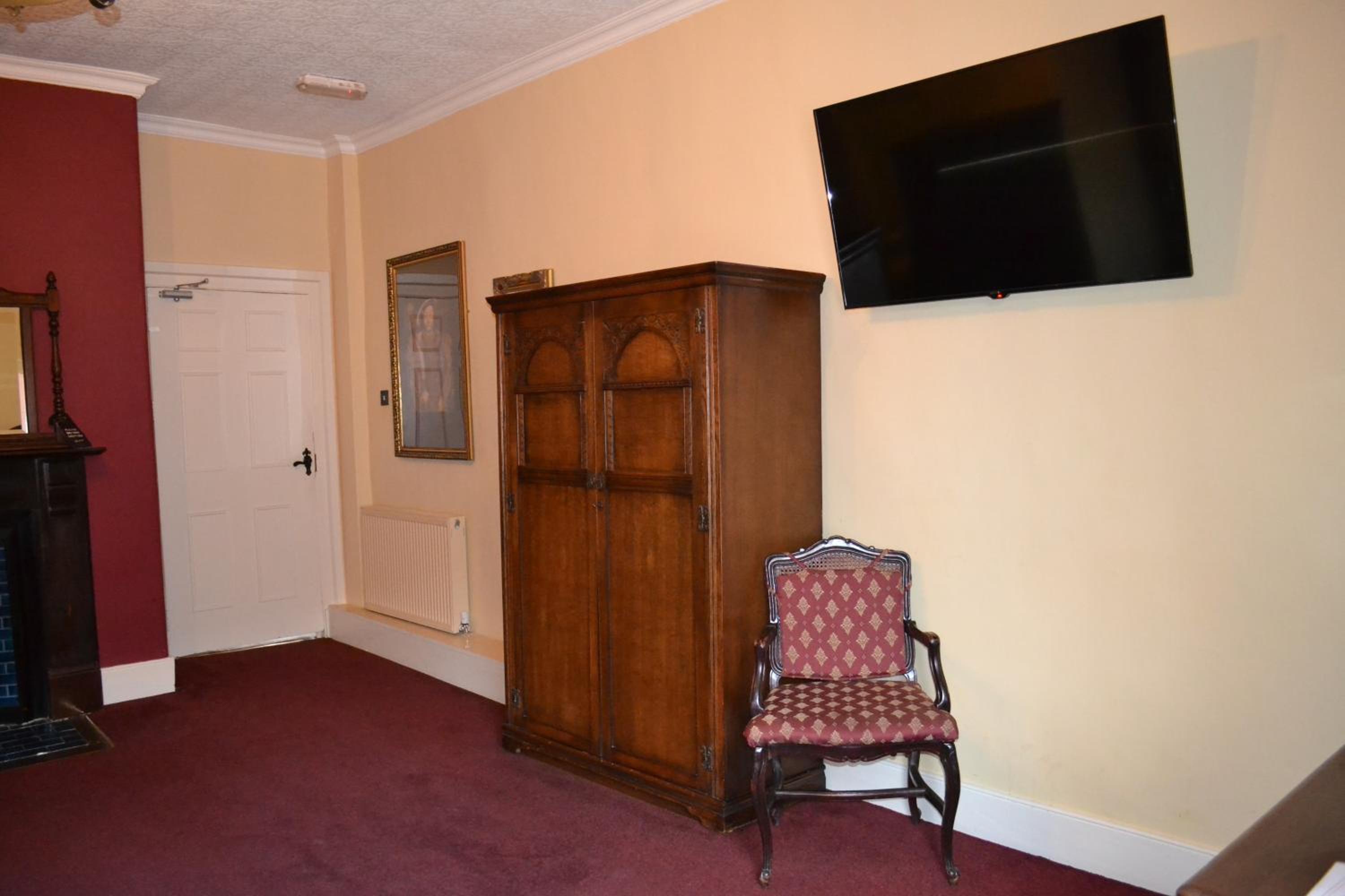 Deluxe Double Room with Bath - Photo 8