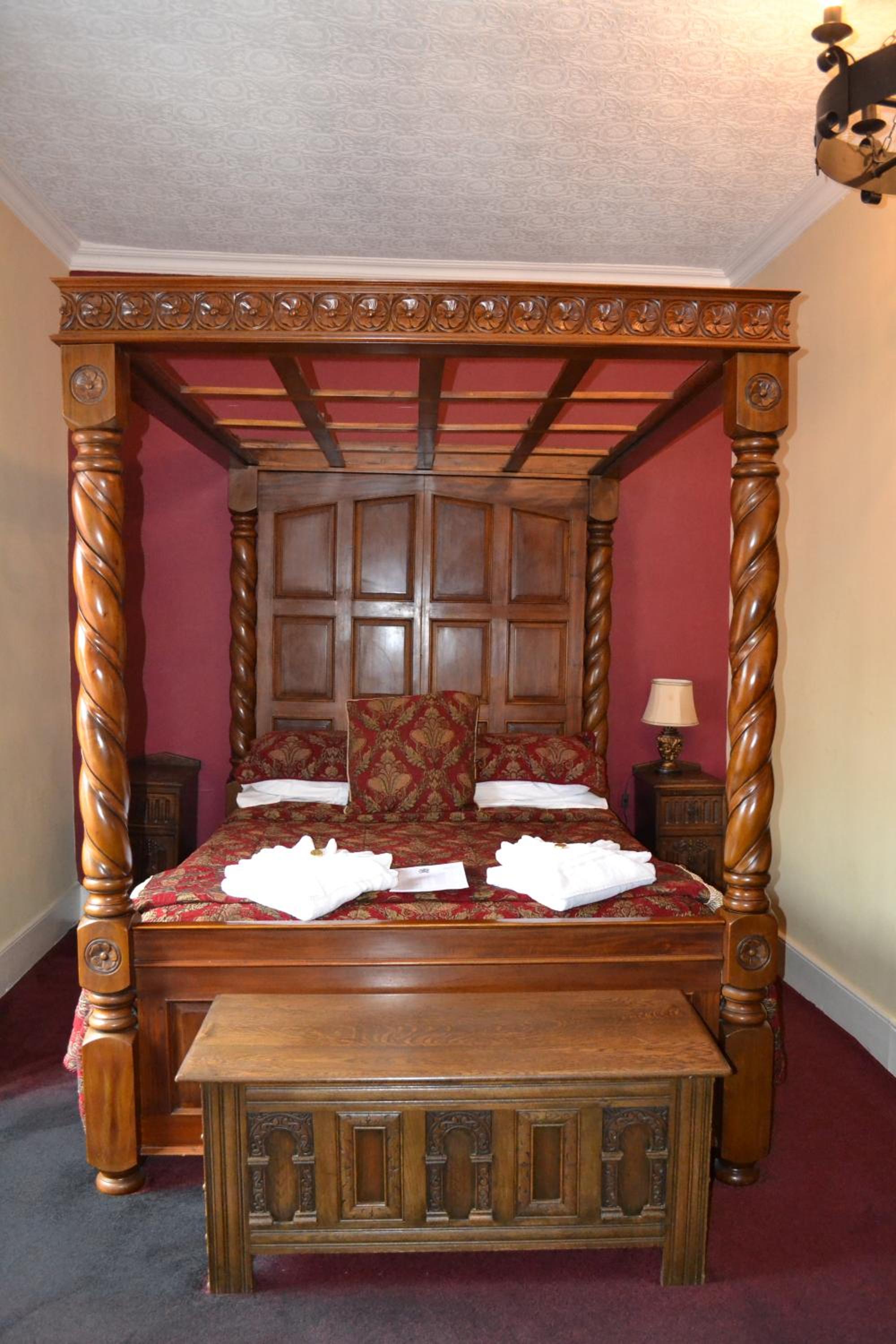 Deluxe Double Room with Bath - Photo 13