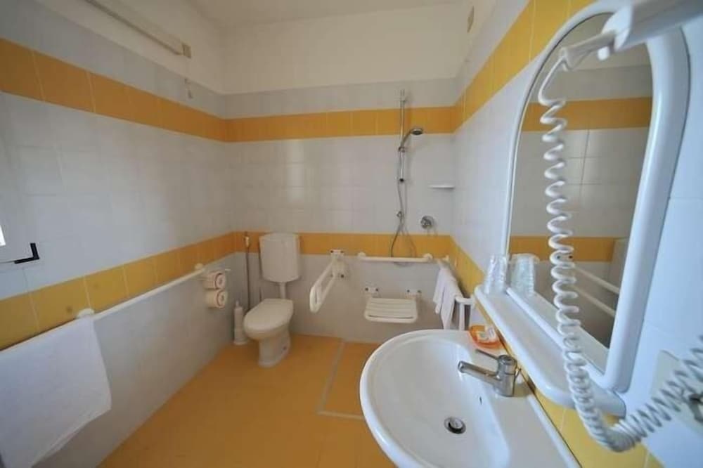 Family Quadruple Room, Multiple Beds - Photo 9
