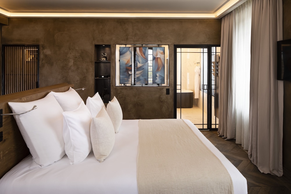 Junior Suite, Jetted Tub