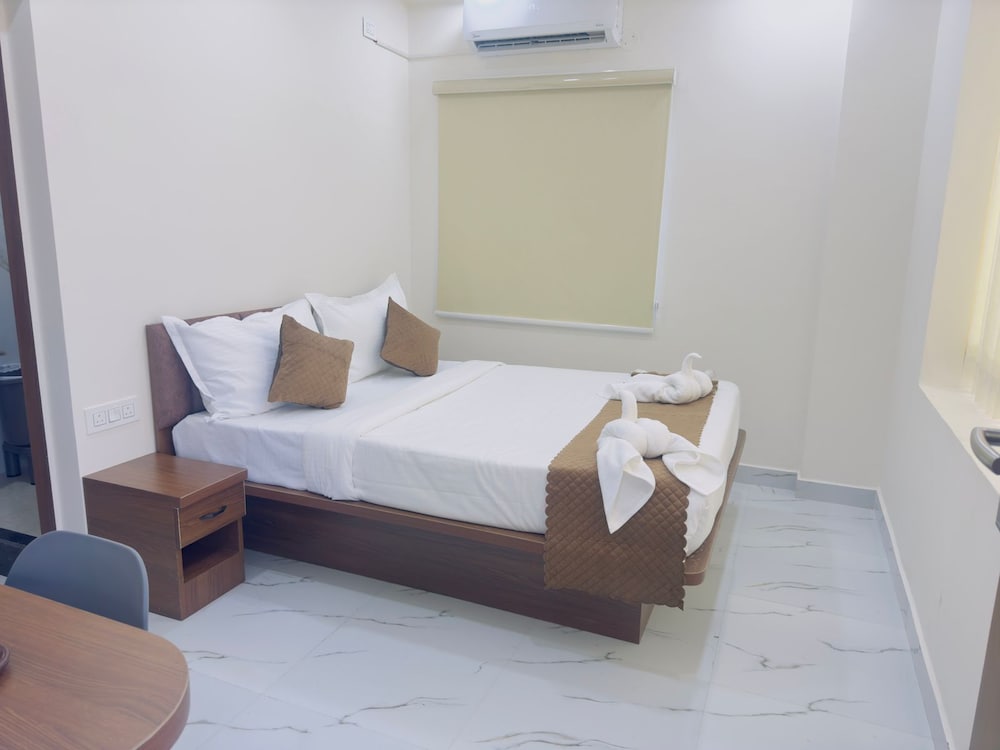 Superior Double Room, City View