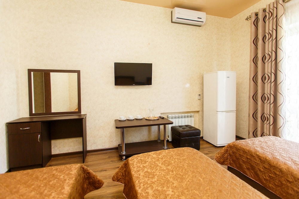 Standard Triple Room photo 2