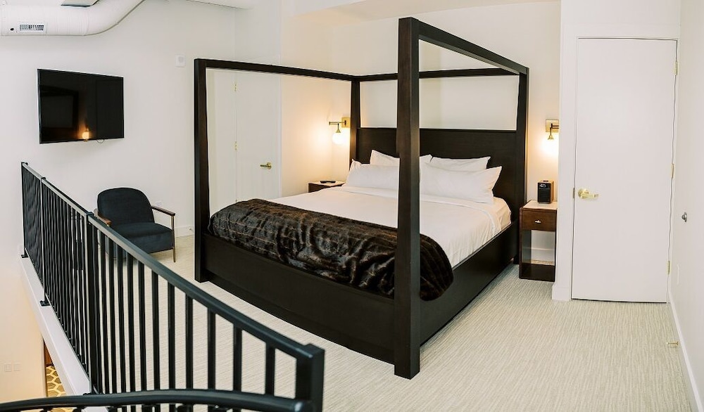 Deluxe Loft, 1 King Bed, Kitchenette photo 2