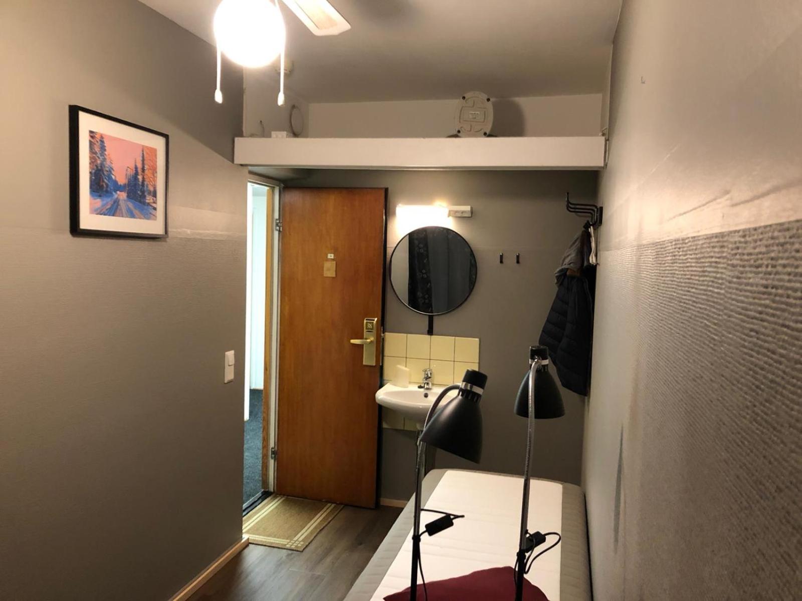 Twin Room with Shared Bathroom photo 2